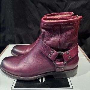 FRYE Phillip Harness All Leather Short in Burnt Red